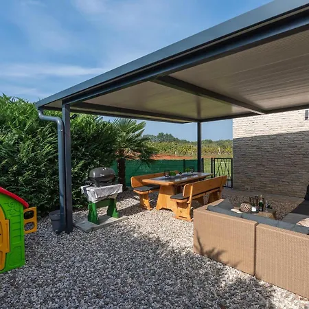 Holiday home Libra Nova Vas (Brtonigla)